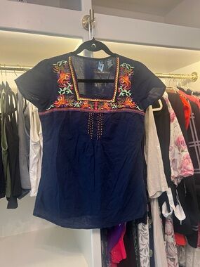 Navy embroidered top bright colors 100% cotton size small Haute Blu